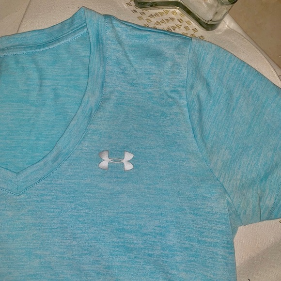 Under Amour light blue V-neck top - Picture 3 of 4
